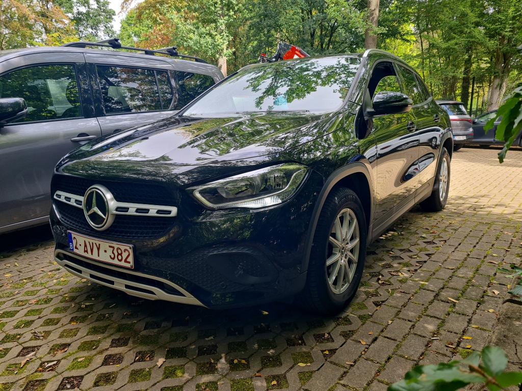 MERCEDES-BENZ GLA - Klasse 1.3 GLA 180 DCT BUSINESS SOLUTION